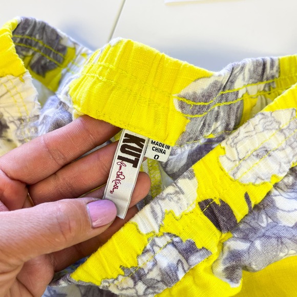 Kut from the Kloth (0) Linen Mid-Rise Floral Pull-On Shorts Yellow - Picture 5 of 8